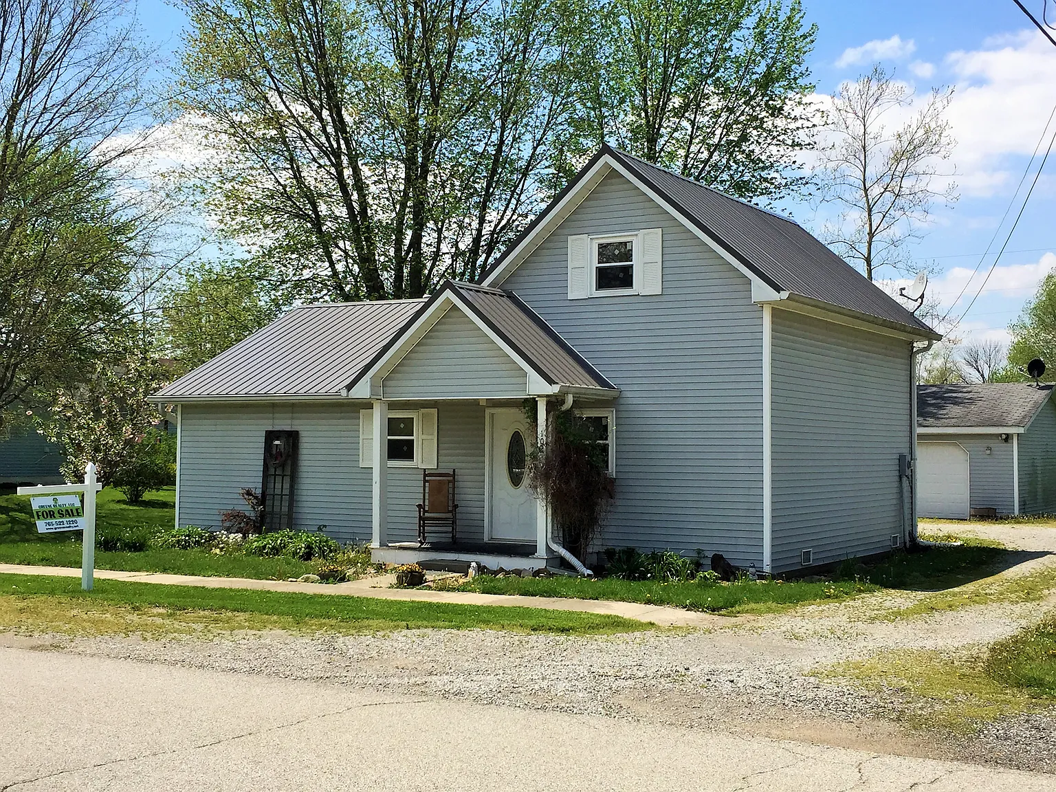 102 N Main St photo 1