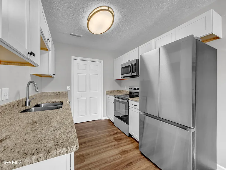 7005 Alamosa Dr — Photo 7