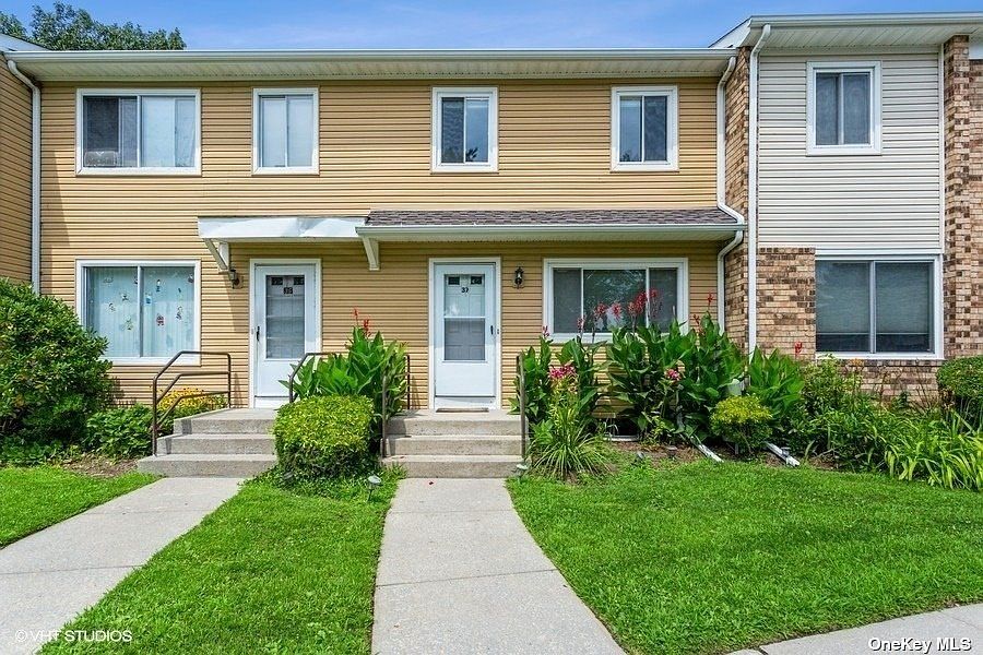 37 Town House Drive, Massapequa Park, NY 11762 Zillow