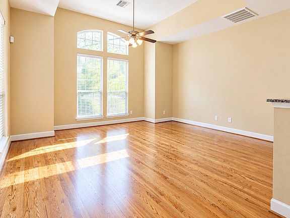 3rd image of 2368 Bastrop St