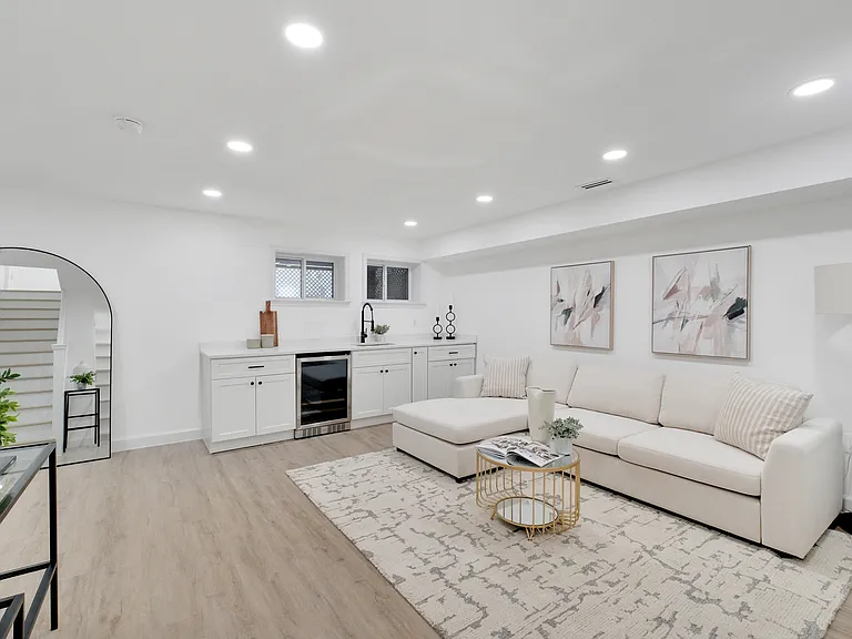 913 L St NE — Photo 39