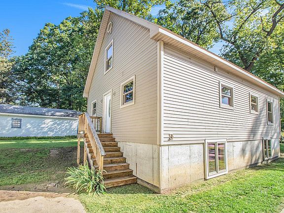 2nd image of 55644 Forest Beach St