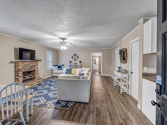 3rd image of 119 Tommy Warren Dr #B