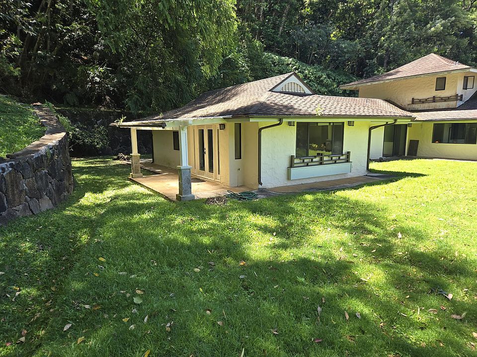 view of front exterior of apartment