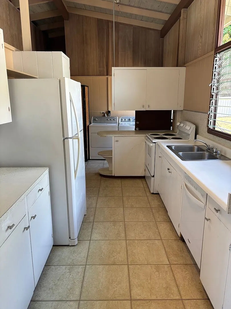 Kane'ohe - Ka'alaea - 3 Bdrm/2 Bath/Carport - $3,500 — Photo 4