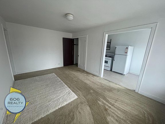 3rd image of 18-24 E Northwest Hwy #5