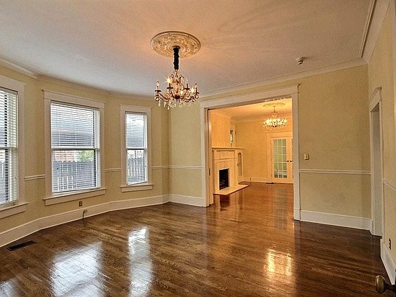 5th image of 11 S Idlewild St