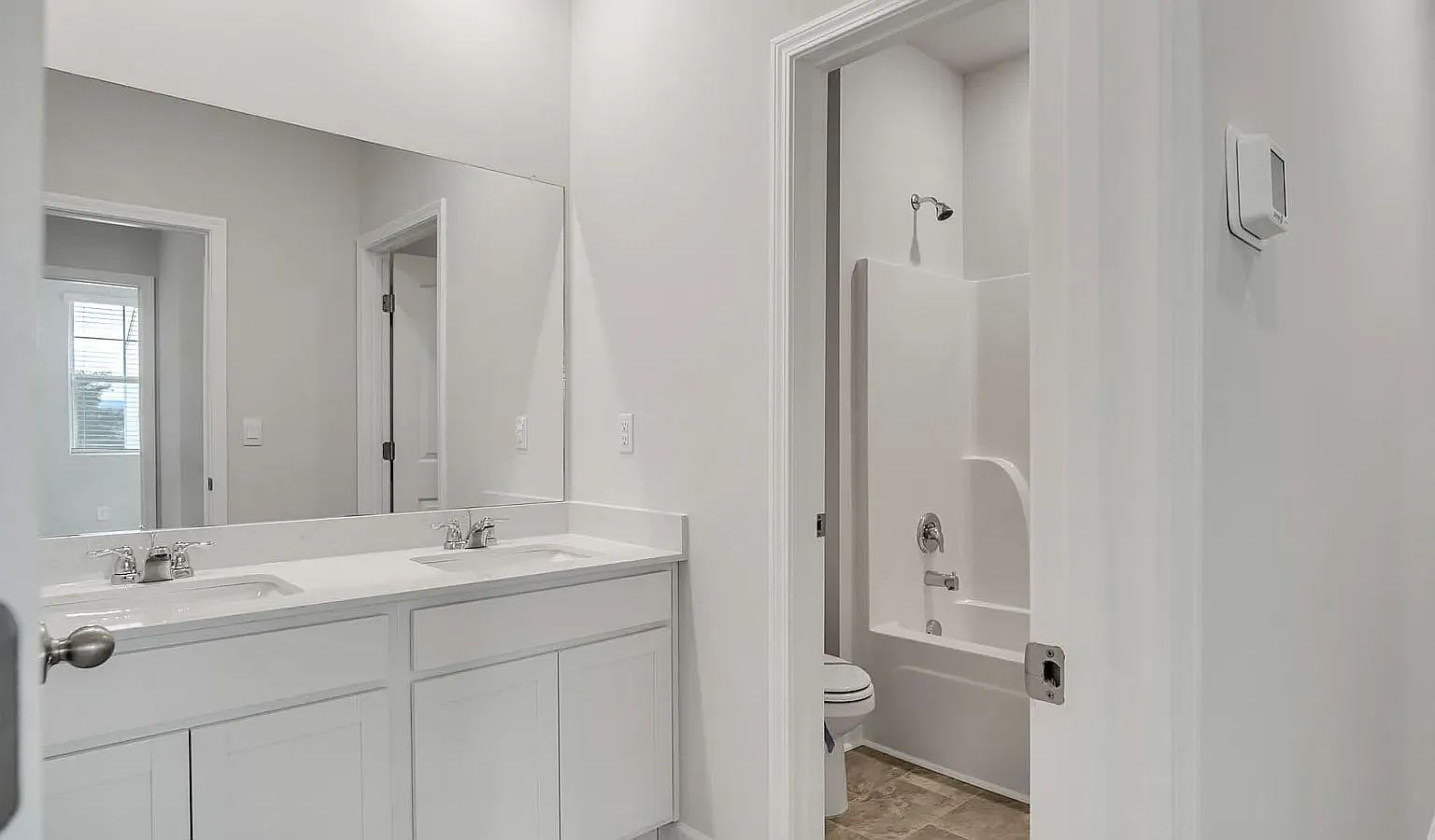4 bed, 2431 sqft, $2,700 — Photo 4