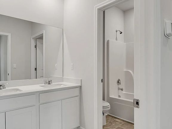 4th image of 5422 Mason Way