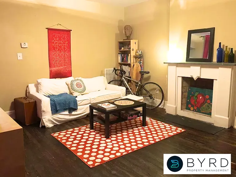 311 W Marshall St — Photo 4