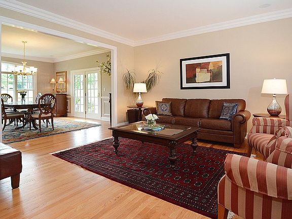 3rd image of 38 Eton Ct
