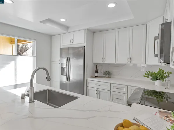 2009 Golden Rain Rd APT 3, Walnut Creek, CA 94595