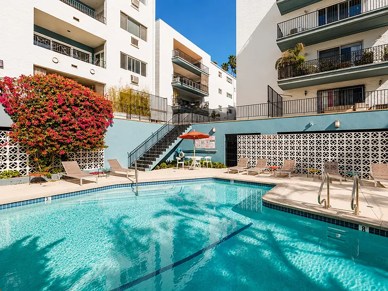 7560 Hollywood Blvd #4002 — Photo 34