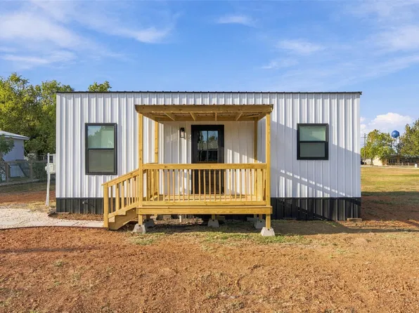 311 S Judge Hailey Dr, Lott, TX 76656