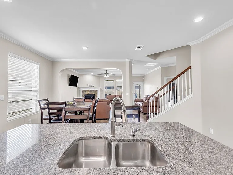 2313 Sky View Rd — Photo 7