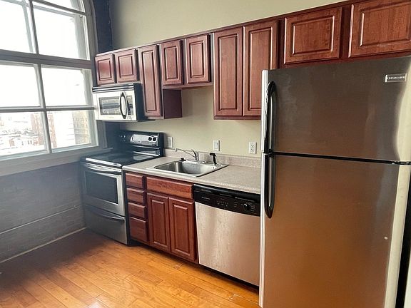 3rd image of 1010 Arch St Unit 814