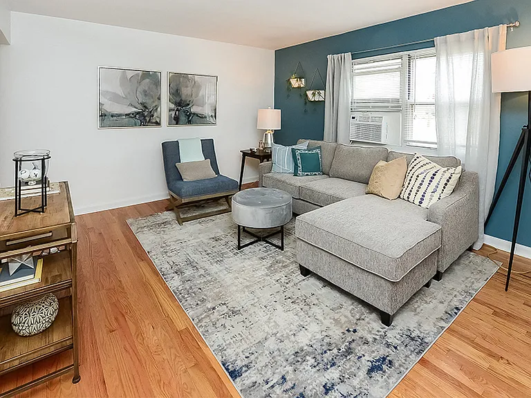 Elmwood Village Apartments and Townhomes — Photo 9