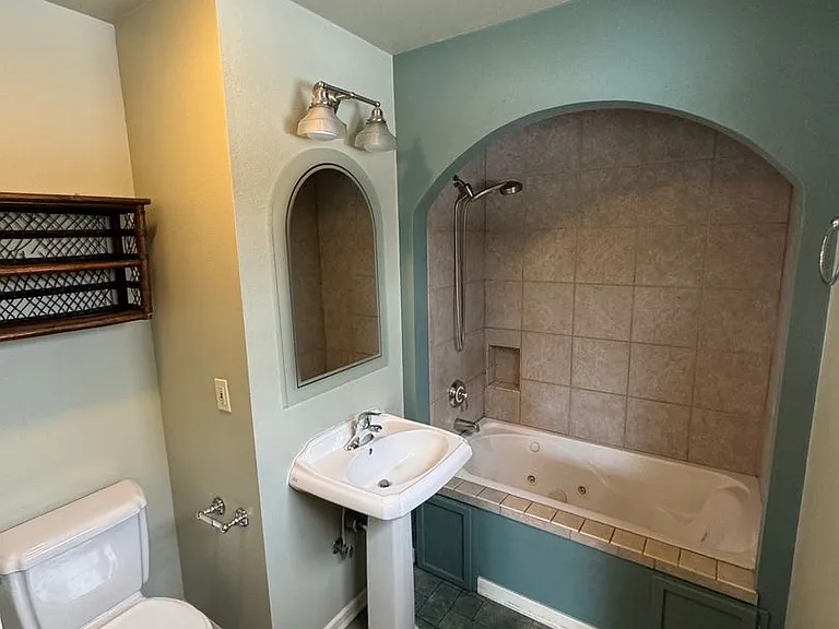 246 Jefferson Pl — Photo 12