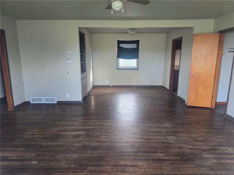 2nd image of 629 W Oak St