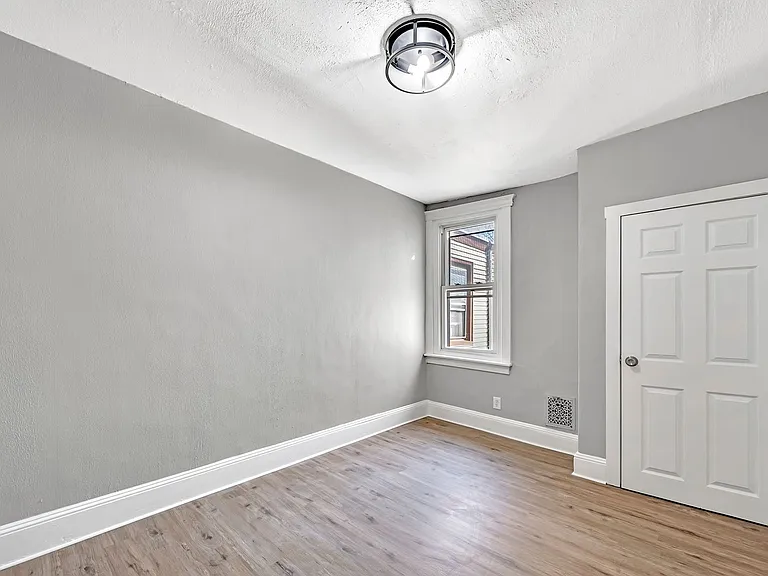 25 Adella Ave — Photo 13
