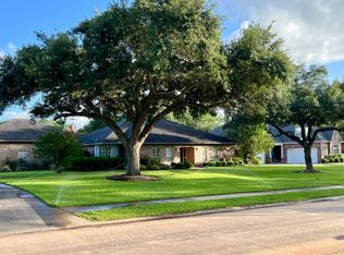 58 Timbercreek Ct, Lake Jackson, TX 77566
