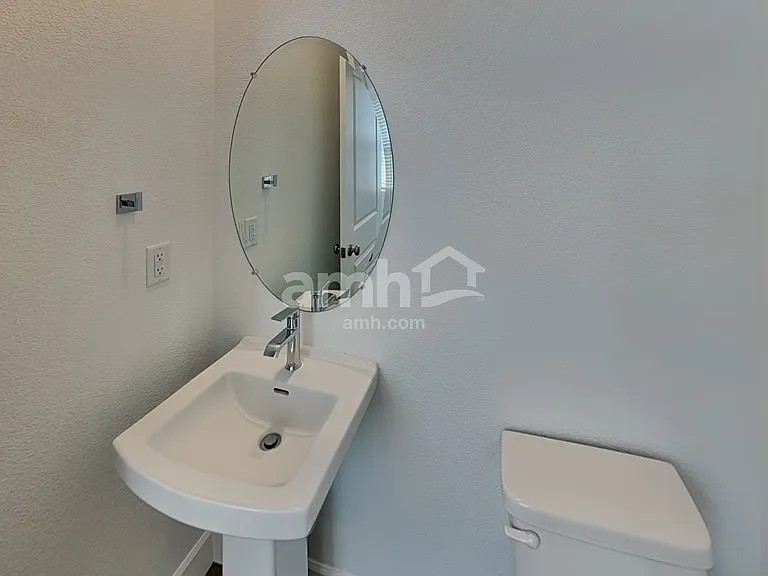 10072 Potomac St — Photo 8