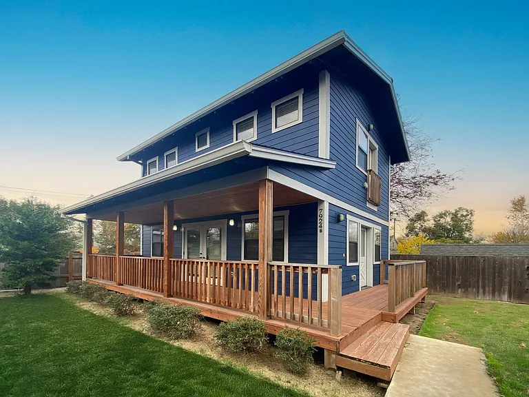 7924 SE Milwaukie Ave — Photo 1