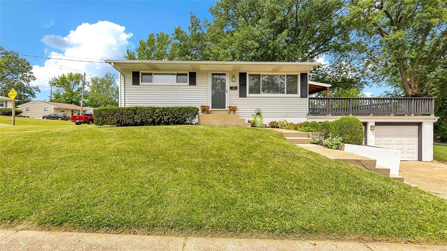 189 Floralea Pl photo 1
