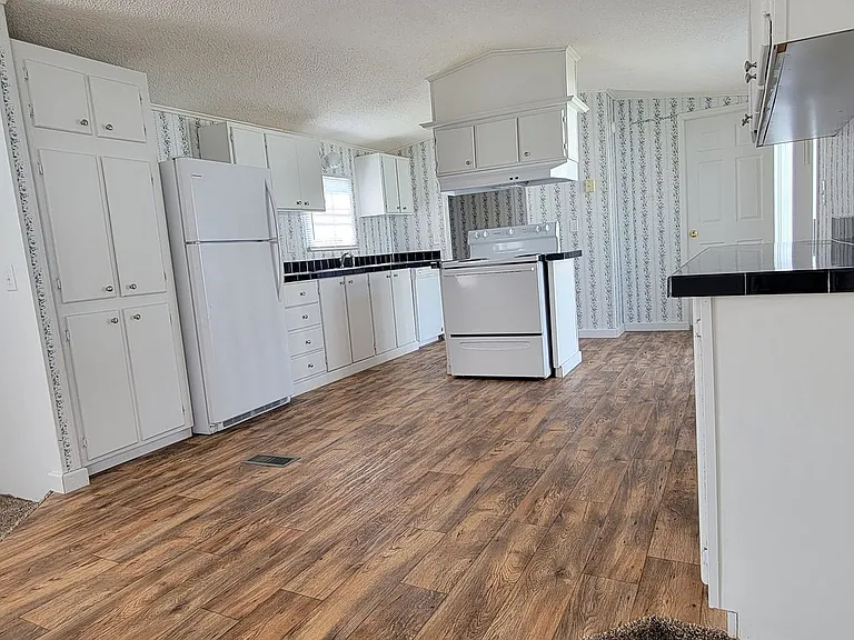 1139 Bonfire Dr — Photo 6