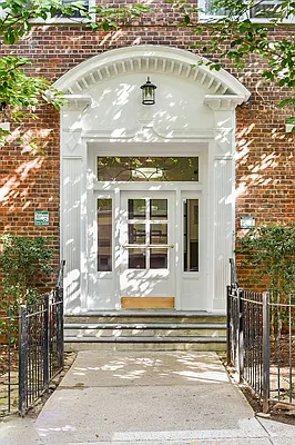 Sold by Compass | media 33