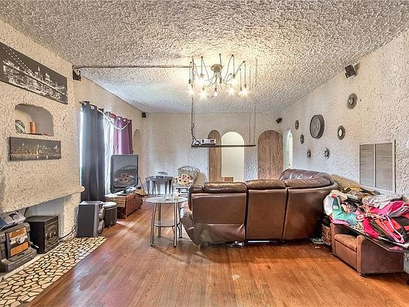 4th image of 421 Daytona Ave