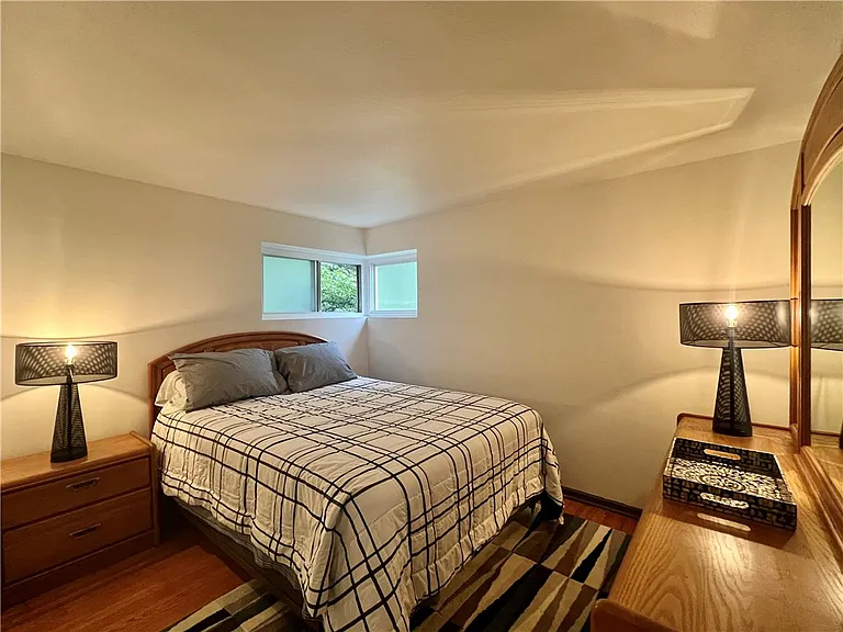 24 Menlo Pl #LOWER — Photo 12