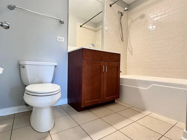 1075 W Roosevelt Rd #305 — Photo 19