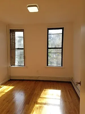 Rented by MCR Realty | media 2