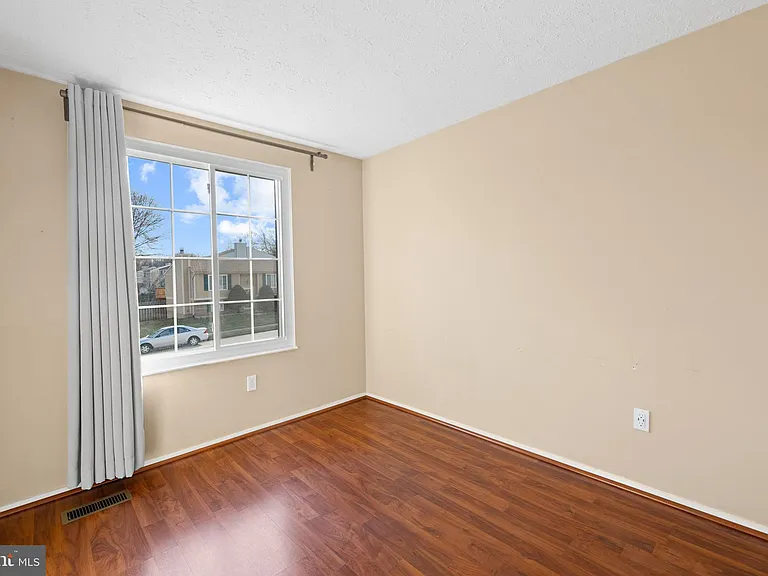 8469 Rippled Creek Ct — Photo 17