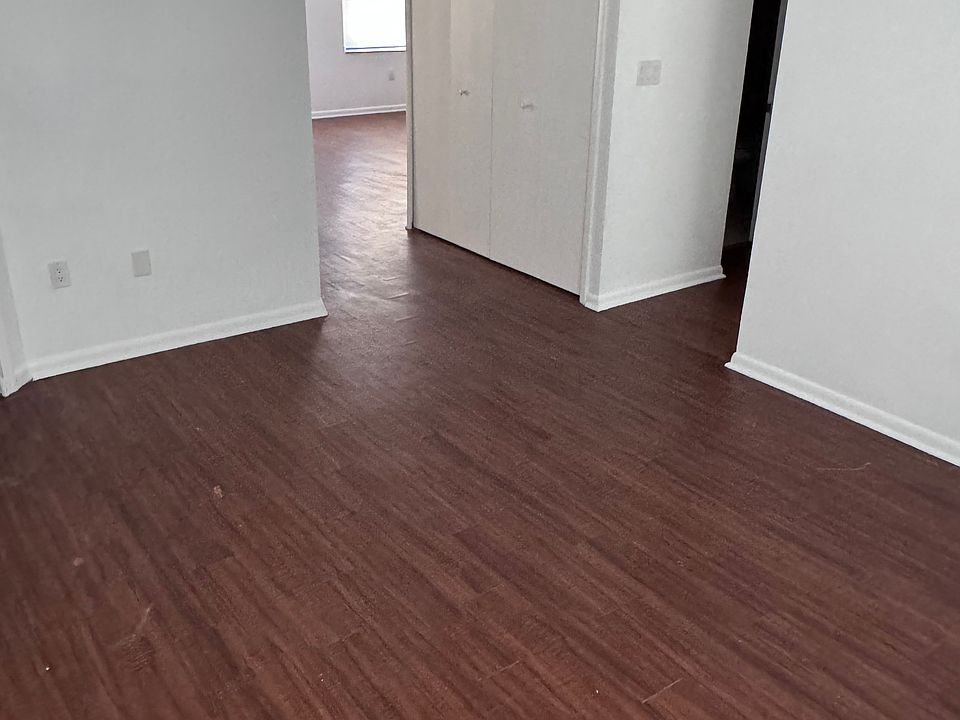 1st image of 806 Lincoln Pkwy #806