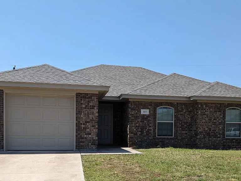 117 E Valley Dr — Photo 1