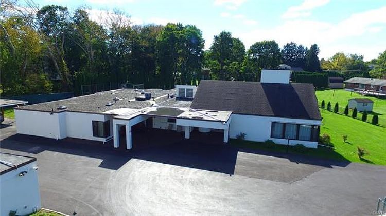 1st image of 896 Sheridan Dr
