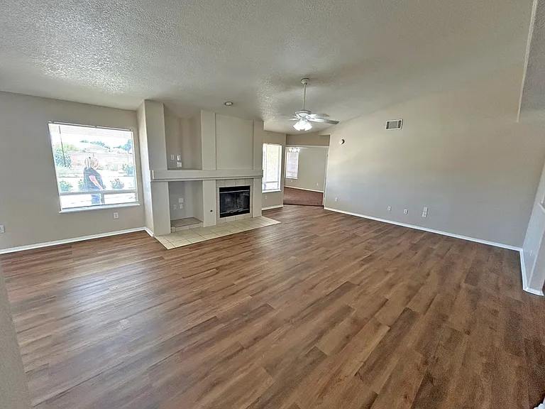 7728 Paisley Ave — Photo 9