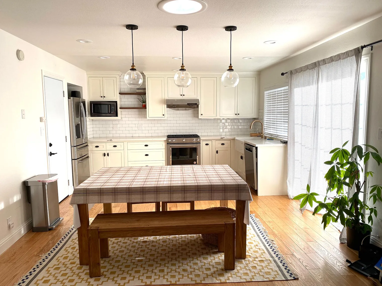 4 bed, 1480 sqft, $4,500 — Photo 2