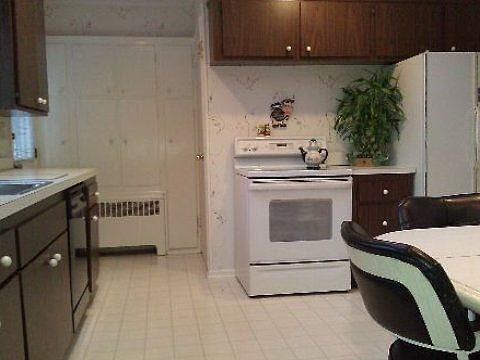 4th image of 1463 Tyler Ave