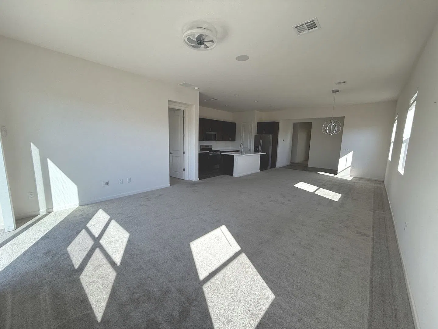 Beautiful 3 Bedroom Home — Photo 4