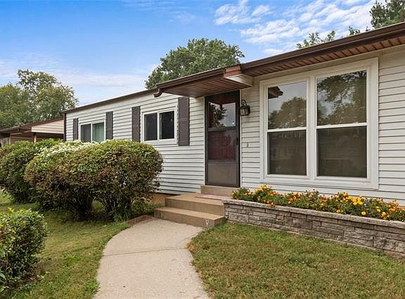 3rd image of 2305 Birch Dr