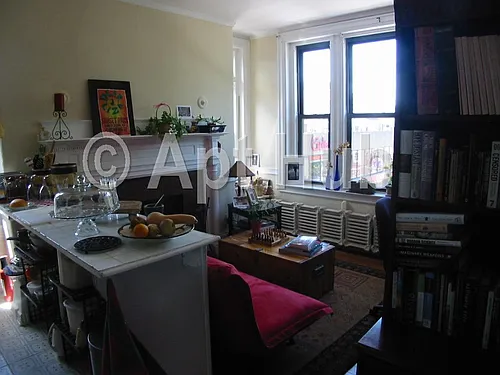 48 John F Kennedy St Photo 1
