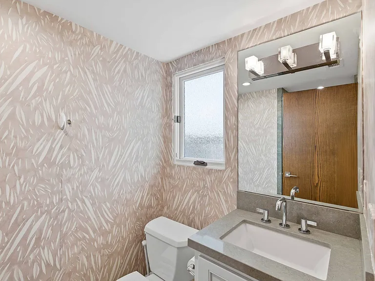 225 36th Pl — Photo 29