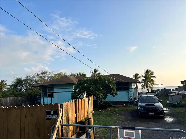 54 Beach Pl, Kaunakakai, HI 96748