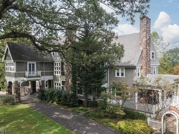 2nd image of 17 Three Gables Rd
