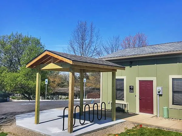 Acadia Court Apartments — Photo 1