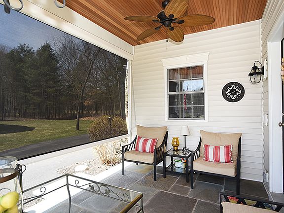 4th image of 134 Cobble Hill Dr