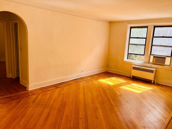 4th image of 1 Broad Park Way APT 5M